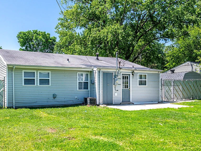 655 Lexington Park — Photo 23