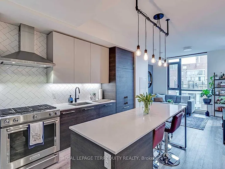 2118 Bloor St W #403 — Photo 3