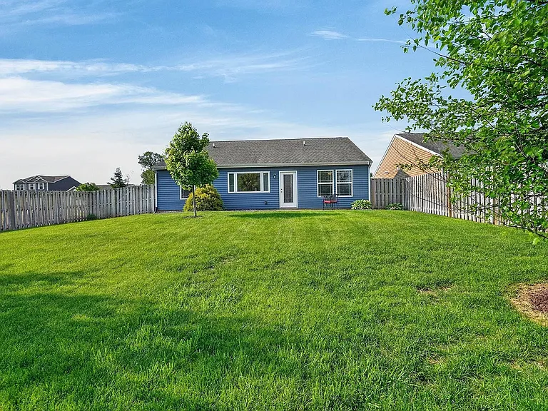 3272 Maitland Dr — Photo 30