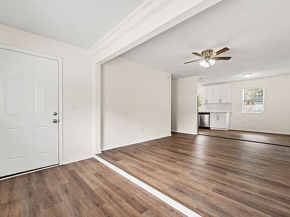 5th image of 637 Blodgetts Ln