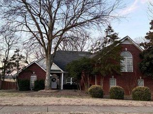 1018 Notting Hill Dr, Gallatin, TN 37066