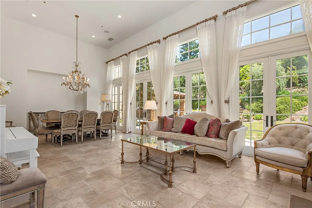 5 bed, 5.5 bath, 4851 sqft, $16,500 — Photo 4