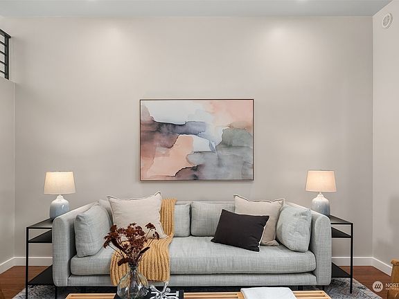 4th image of 918 2nd Avenue W #A
