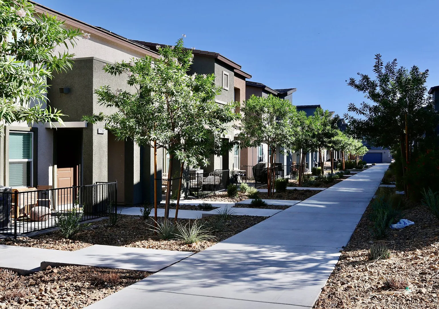 Beautiful 3-Bedroom Townhome in Villages at Tule — Photo 4