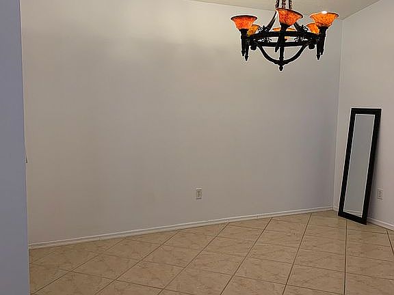 5th image of 3221 Brewster Dr