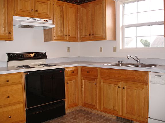 3rd image of 147 Chelmsford Dr