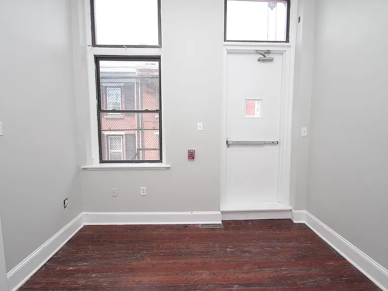 1527 South Street — Photo 16
