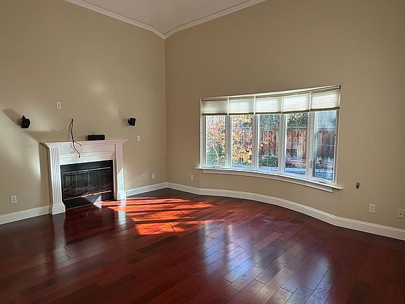 3rd image of 122 Shelley Ave