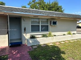 715 SW 6th St, Dania, FL