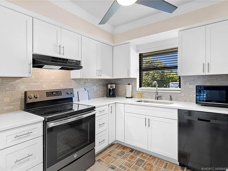 4885 SE Capstan Ave #27 — Photo 8