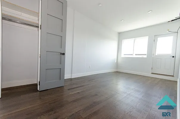 Rented by EXR | media 14