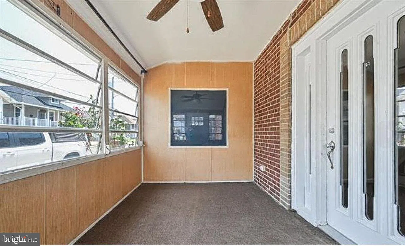 3 bed, 1.5 bath, 1312 sqft, $2,500 — Photo 3