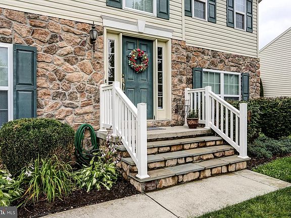 5th image of 111 Hollow Ln