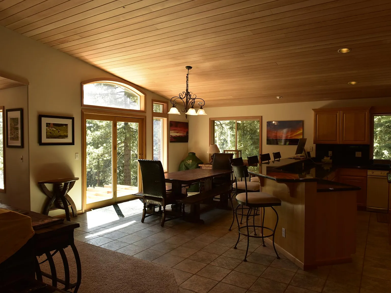 4 bed, 3472 sqft, $6,500 — Photo 2