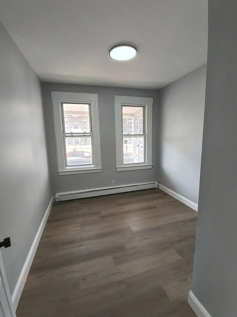 355 Madison Street — Photo 3