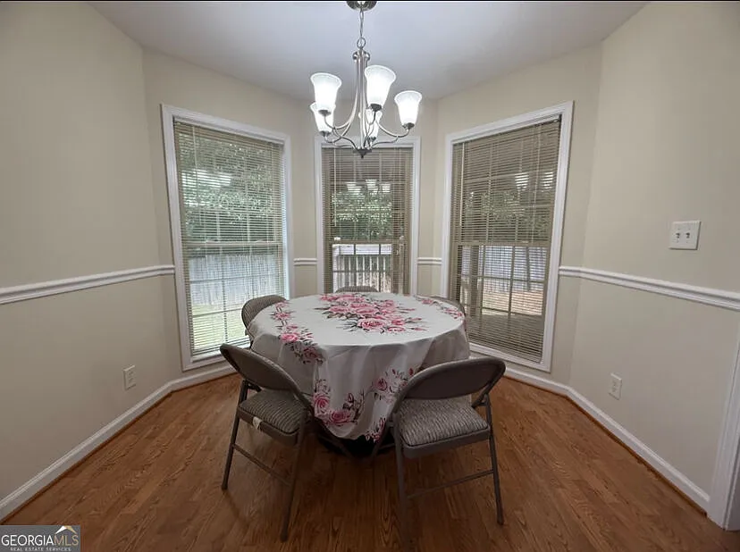 3 bed, 2.0 bath, 1556 sqft, $2,300 — Photo 4