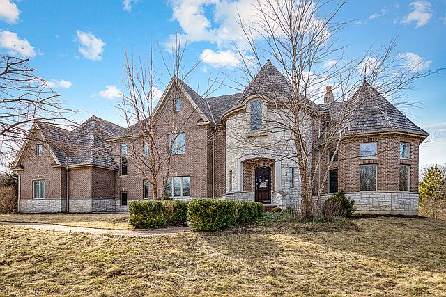 1st image of 3704 Deerwood Dr