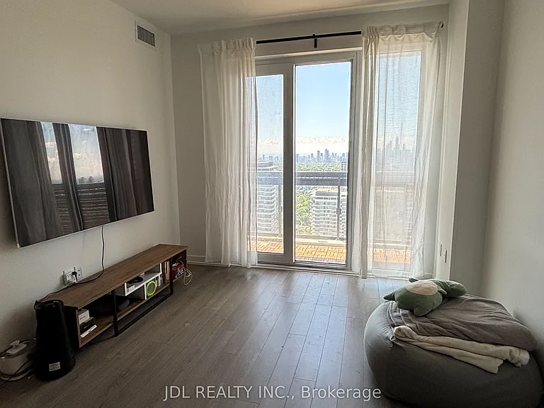 39 Roehampton Ave #3704 — Photo 5