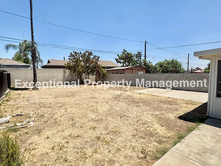 920 Western Ave — Photo 13