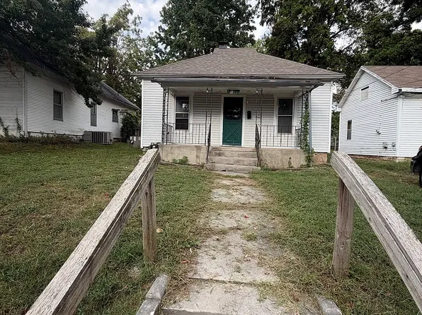 1031 Valley St, Carthage, MO 64836