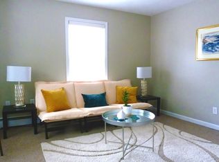 29 Crescent St APT 1, Wakefield, MA 01880