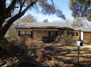 1061 8th St, Cushing, TX 75760