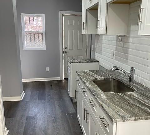 2nd image of 6070 Upland St