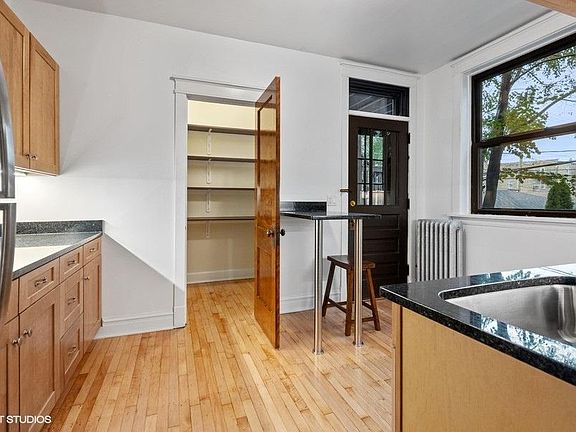 3rd image of 4420 N Greenview Ave APT 1E