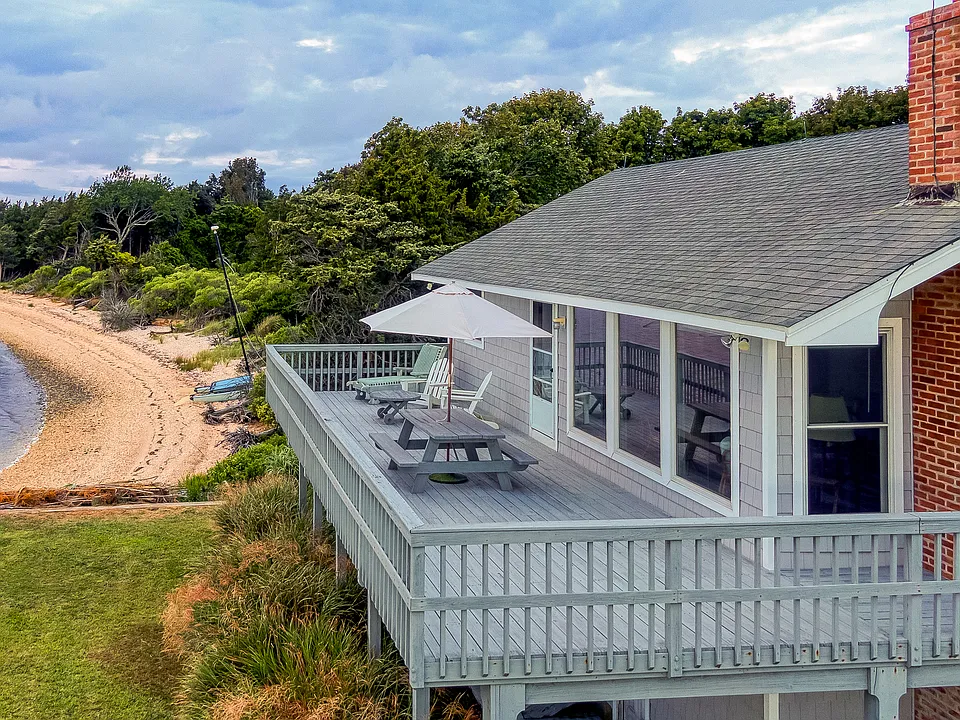 1355 Watersedge Way