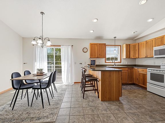 5th image of 2488 Birchwood Dr
