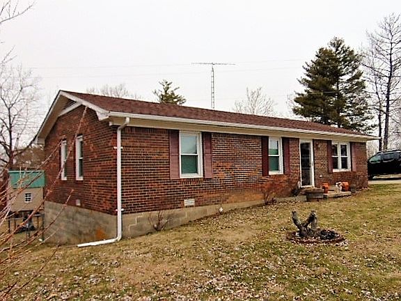 3rd image of 102 Robin Dr