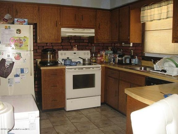 2nd image of 664 Vine Ave
