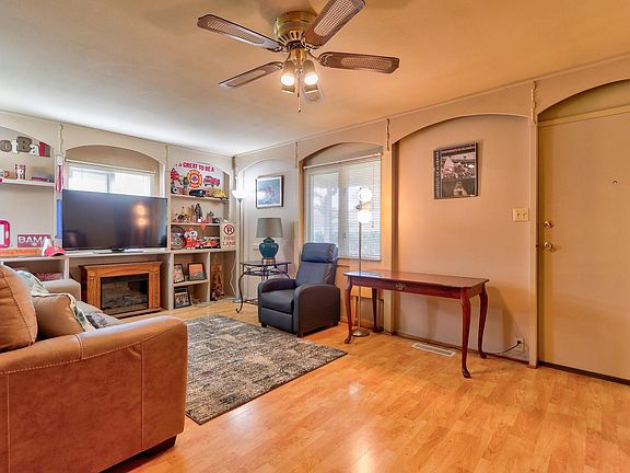 4th image of 413 N Park Dr