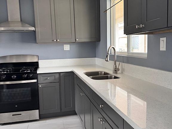 4th image of 4219 1/4 Menlo Ave #4219.25