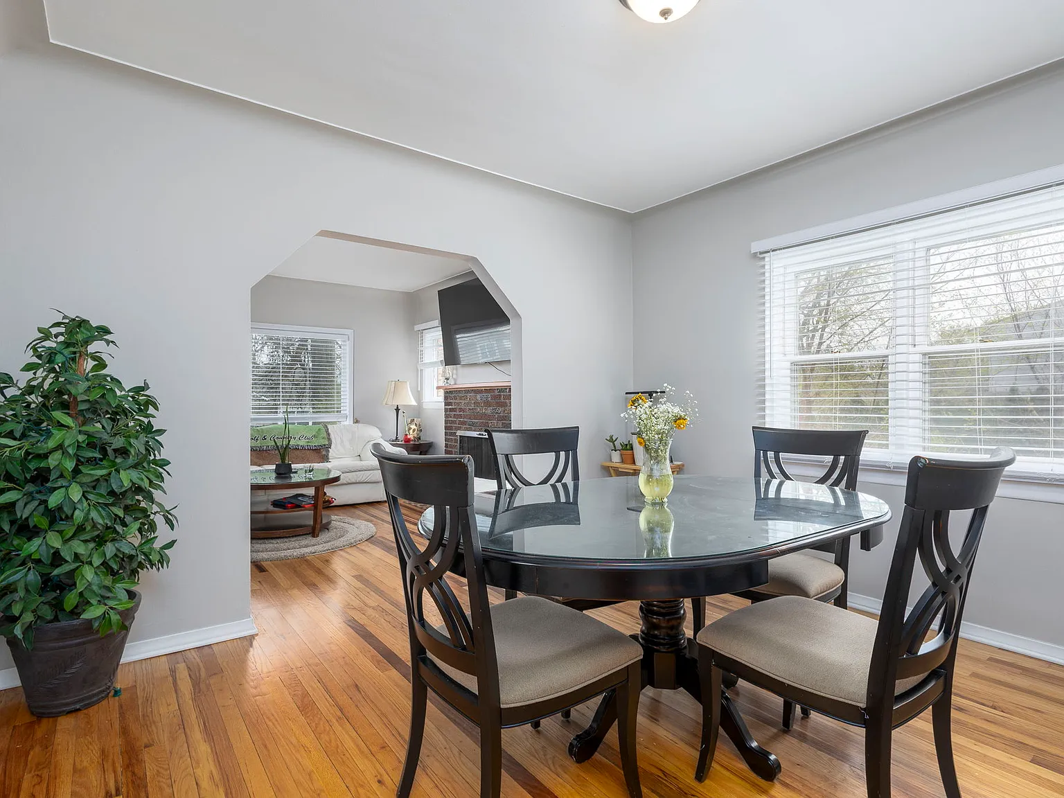 2 bed, 1348 sqft, $1,990 — Photo 4