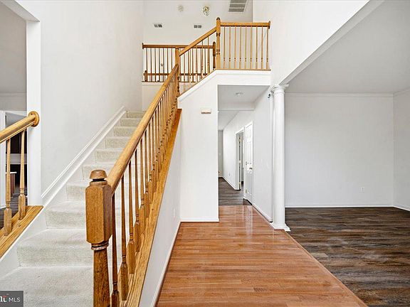 5th image of 27 Sparkling Brook Rd