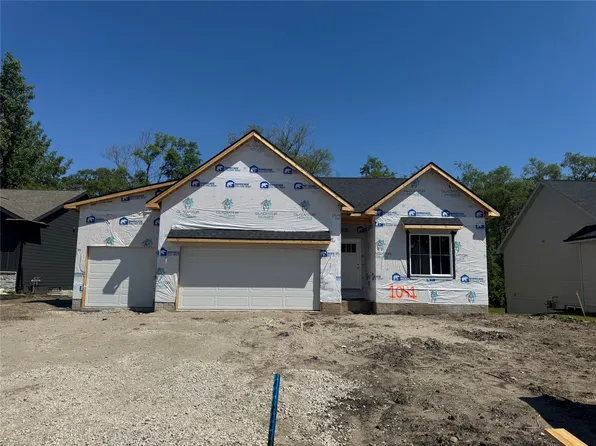 1041 2nd St NE, Altoona, IA 50009