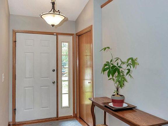 4th image of 550 Elm St