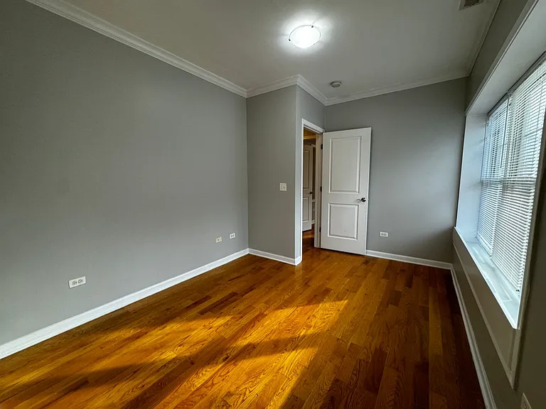 4059 W Melrose St — Photo 7