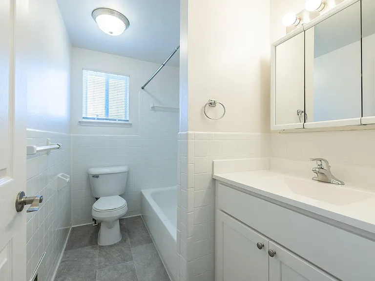 East Ridge Manor Apartment Homes — Photo 11