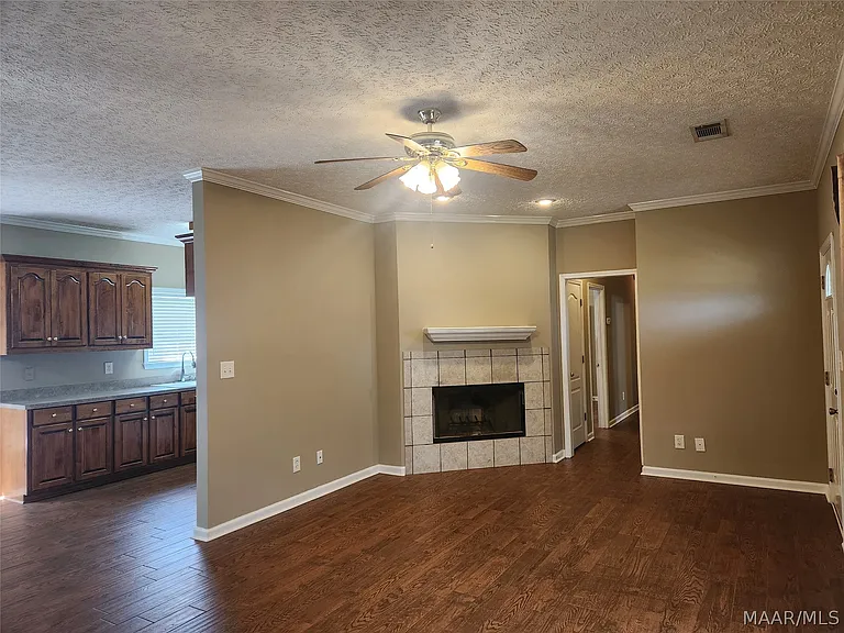 1922 Denny Dr — Photo 5