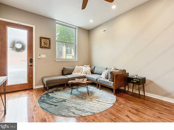 2nd image of 2039 E Susquehanna Ave