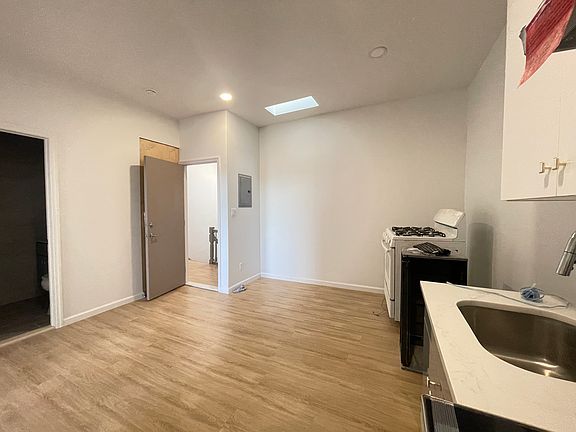 4th image of 244 Kings Hwy APT 3