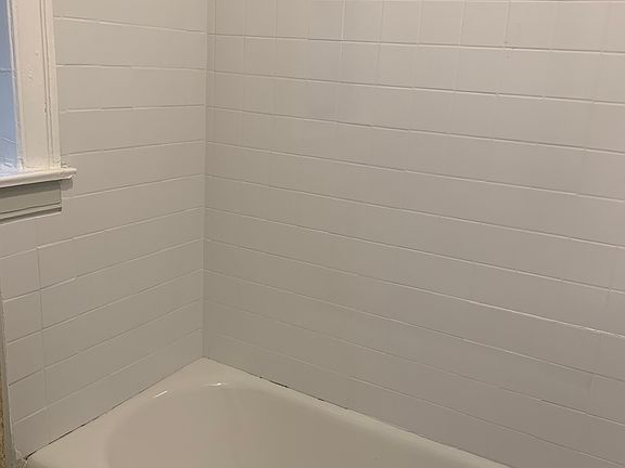 5th image of 6223 N Artesian Ave APT 1E