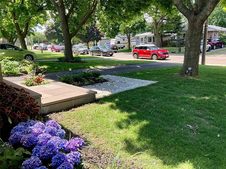 35 Queenslea Dr #70 — Photo 2