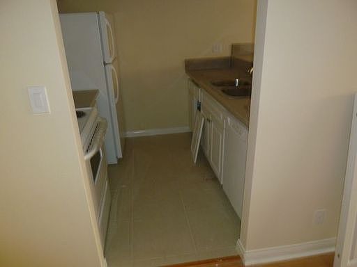 3rd image of 3217 Cheviot Vista Pl APT 211