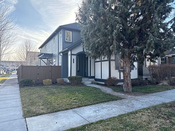 2nd image of 20805 NE Sierra Dr