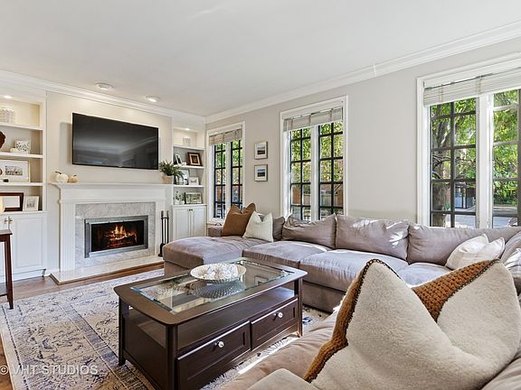 5th image of 2704 N Greenview Ave #A