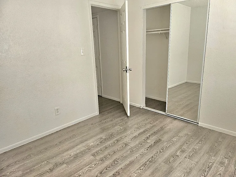 1725 W Vogel Ave #9 — Photo 8