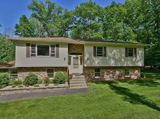 2271 Lake Dr, Henryville, PA 18332